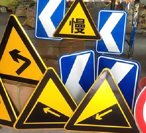 淮安标识标牌中颜色的确定是很重要的。